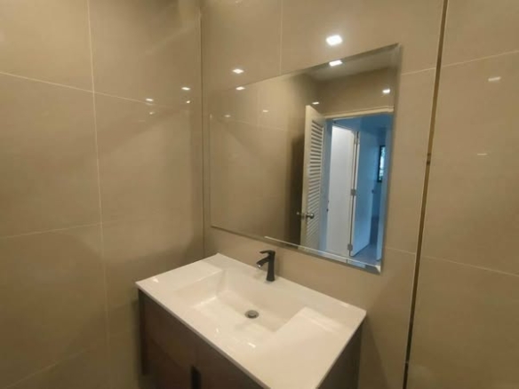 bathroom of Somkid Place