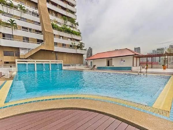 pool of Sukhumvit Living Town