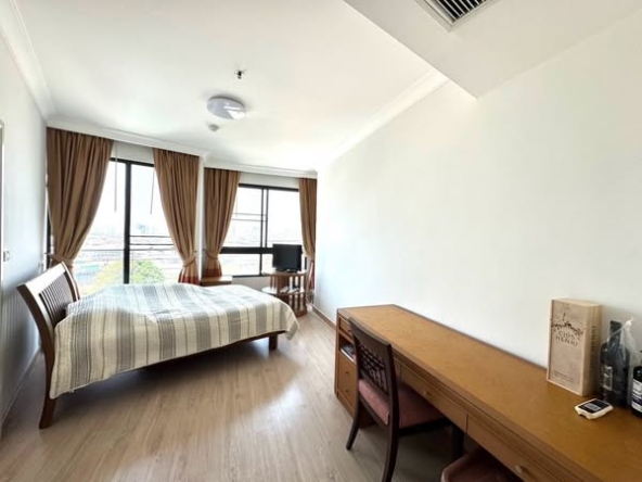 bedroom of Supalai Casa Riva condo