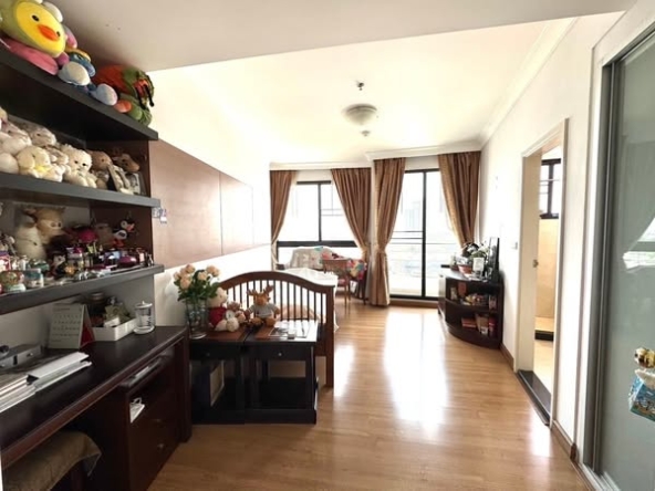 living room of Supalai Casa Riva condo
