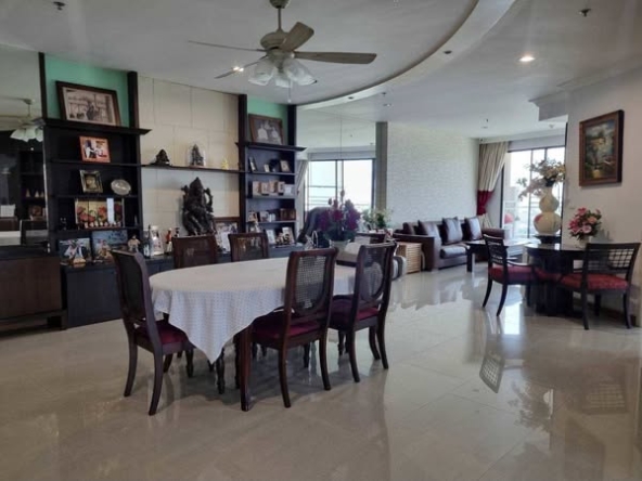 room interior of Supalai Casa Riva condo