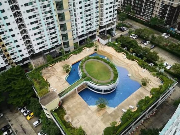 pool of Supalai Park Kaset