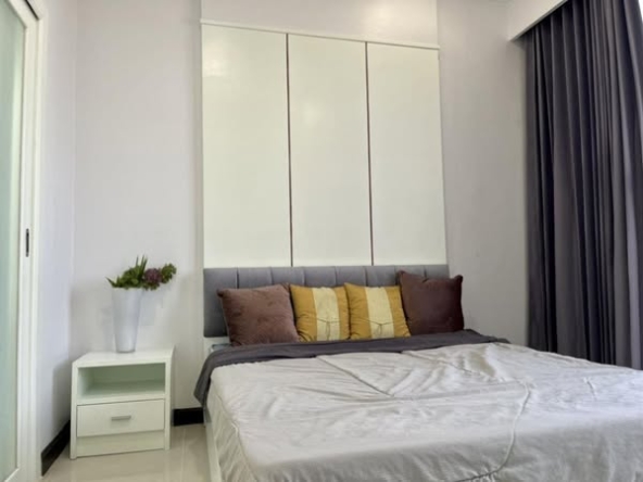 bedroom and room interior of Supalai Place Condominium Sukhumvit 39