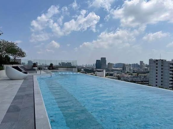 pool of Supalai Premier Samsen-Ratchawat