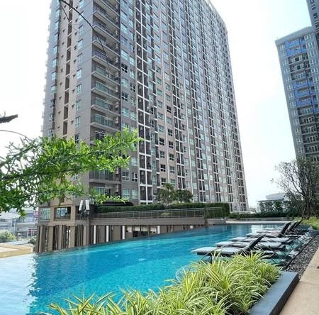 pool of Supalai Veranda Phasi Charoen Station