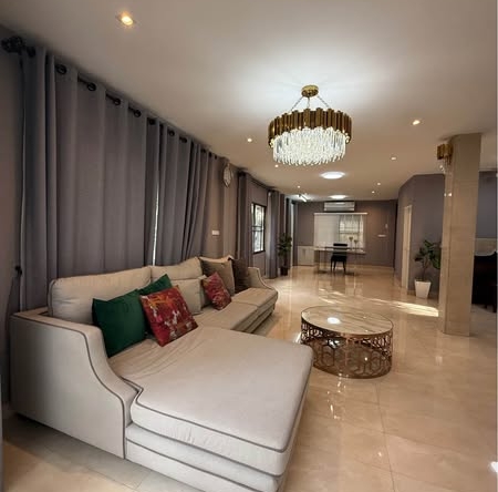 living room and bedroom of Tararom Huamak