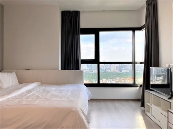bedroom of THE BASE Phetkasem