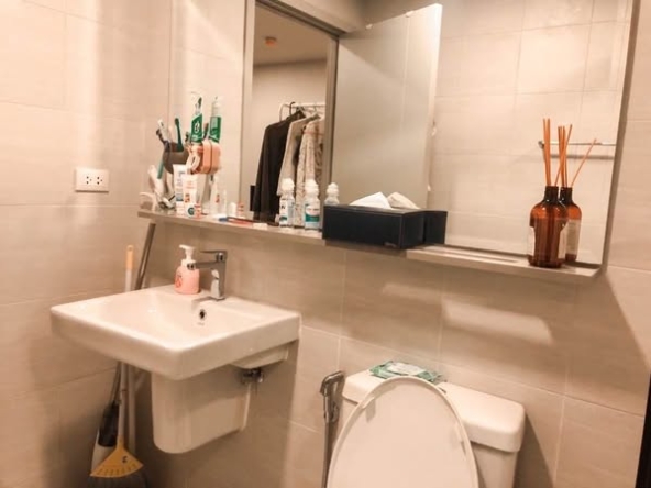 bathroom of THE BASE Sukhumvit 50