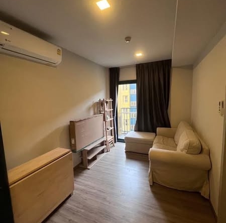 bedroom of THE BASE Sukhumvit 50