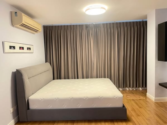 bedroom of The Clover
