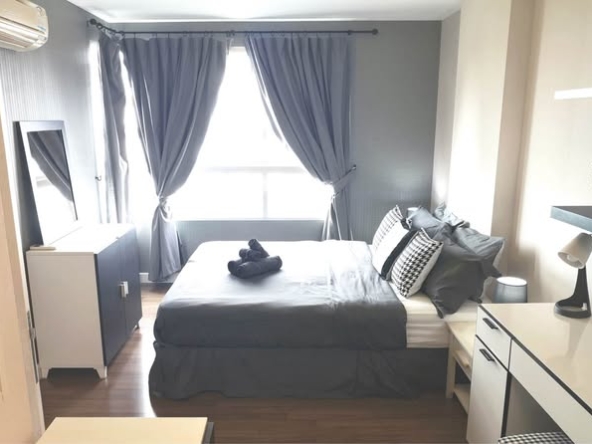 bedroom of The Clover