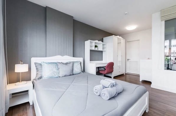 bedroom of The Clover