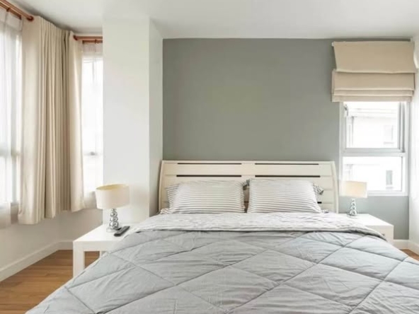 bedroom of The Clover