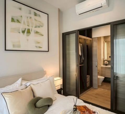 bedroom and room interior of The Crest Park Residences