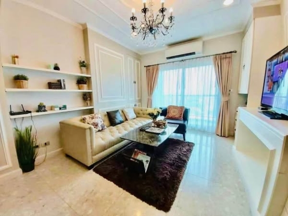 living room of The Crest Sukhumvit 34
