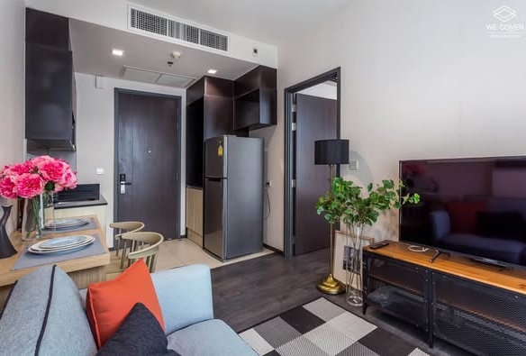 living room and bedroom of The Edge Sukhumvit 23