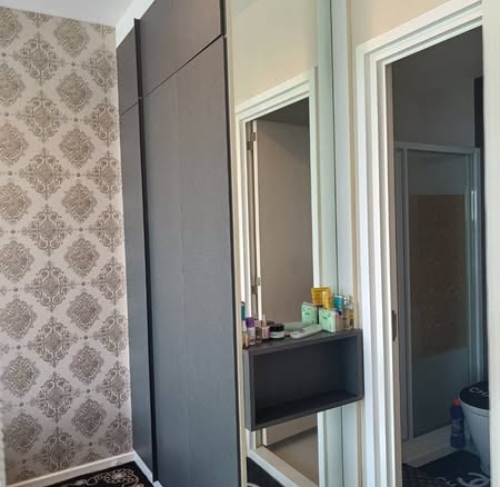room interior and bathroom of The Key BTS Wutthakat เดอะ คีย์ บีทีเอส วุฒากาศ