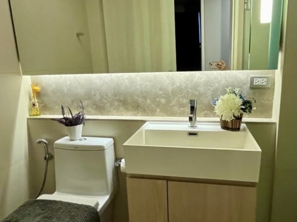 bathroom of The Lumpini 24