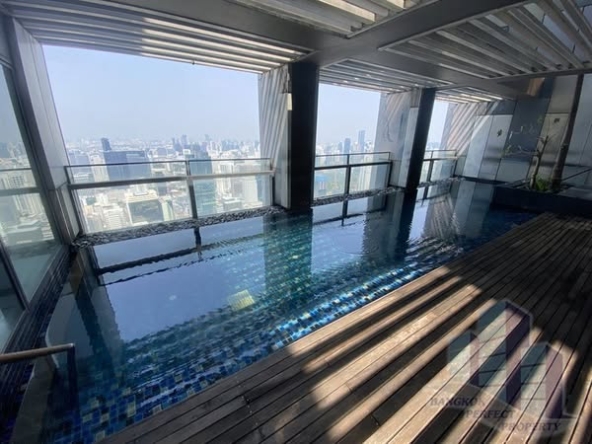 pool of The Met Condominium