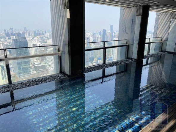 pool of The Met Condominium