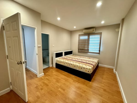 bedroom of The Metro Rama 9