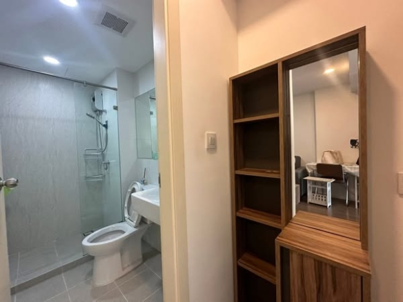room interior and bathroom of The Origin Phahol-Saphanmai