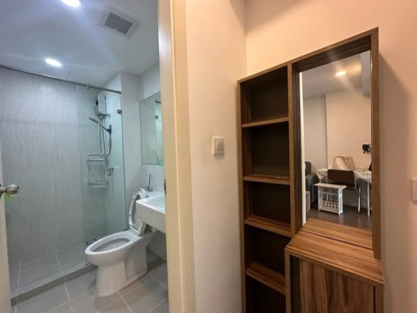 room interior and bathroom of The Origin Phahol-Saphanmai