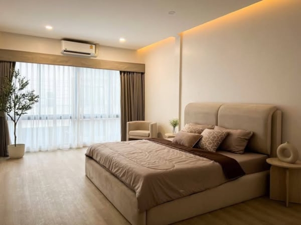 bedroom of The Park Lane Ekkamai 22