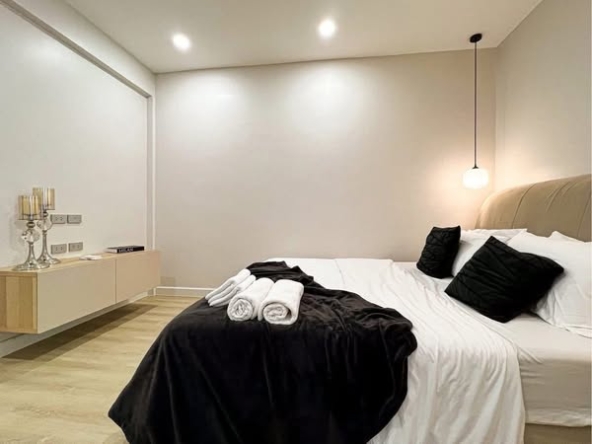 bedroom of The Park Lane Ekkamai 22