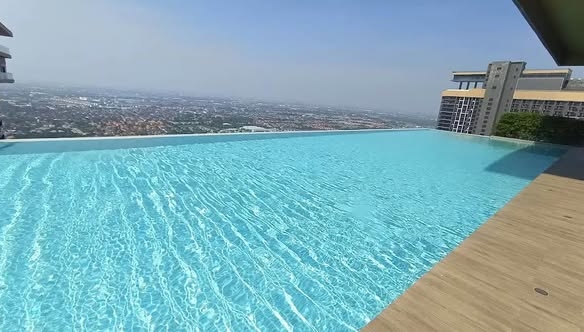 pool of The Politan Rive