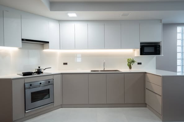 bathroom and kitchen of The Rise Sukhumvit 39