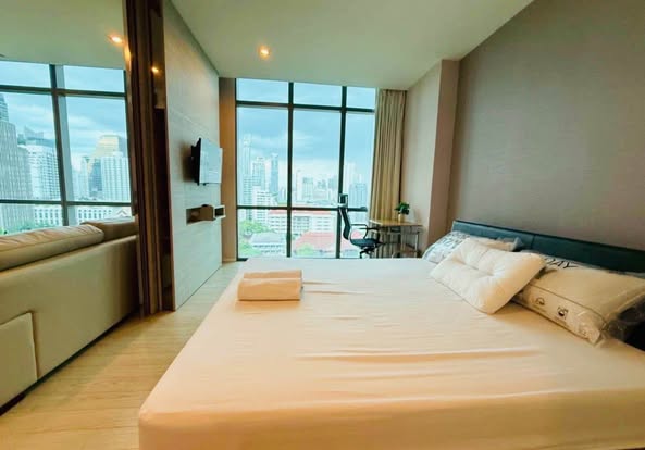 bedroom of The Room Sukhumvit 21