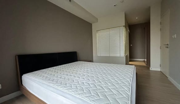 bedroom of The Seed Mingle