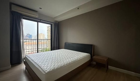 bedroom of The Seed Mingle