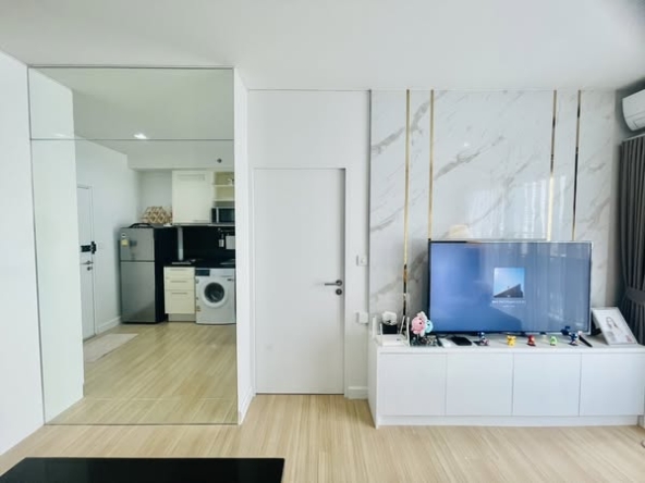 living room and room interior of The Seed Mingle