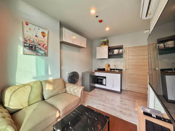 living room and bedroom of The Twin Tower jomtien