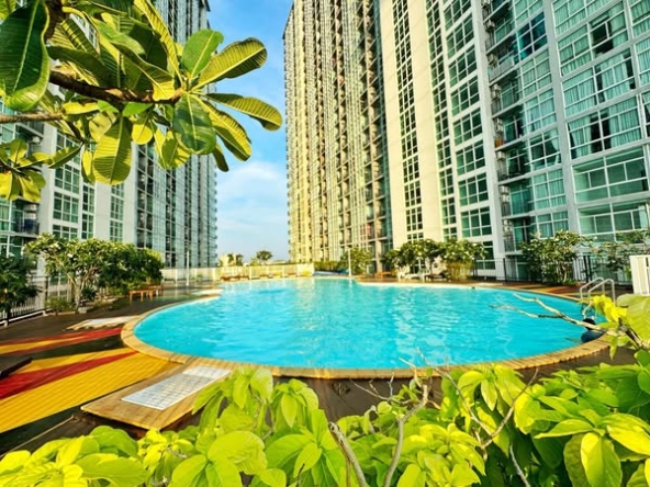 pool of The Twin Tower jomtien
