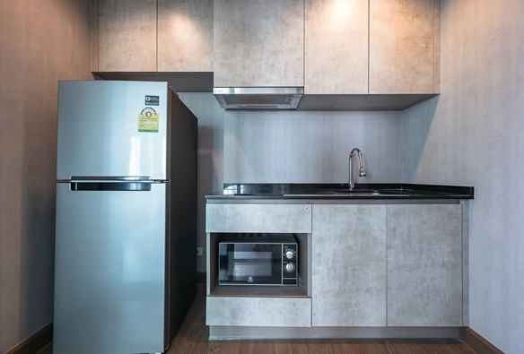 bathroom and kitchen of The Unique Sukhumvit 62/1