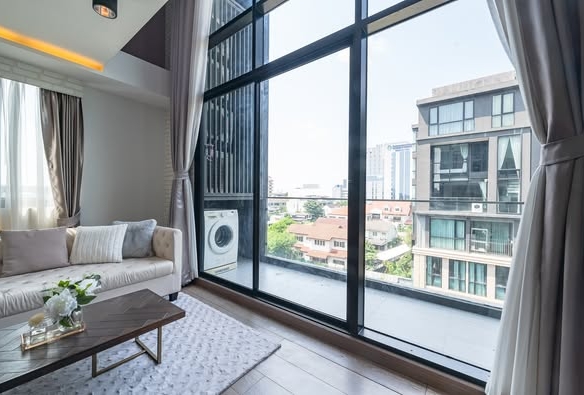 bedroom and living room of The Unique Sukhumvit 62/1