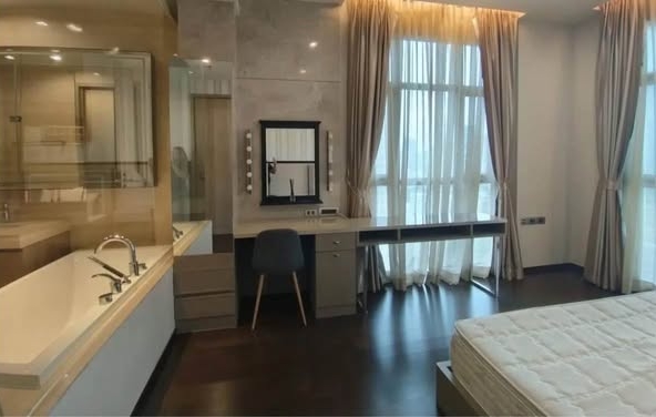 bedroom of THE XXXIX