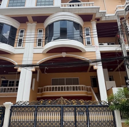 Thong Lo Classic Home