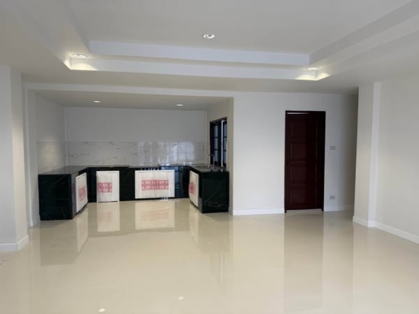 Thong Lo Classic Home