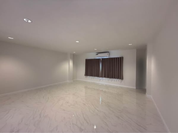 Thong Lo Classic Home
