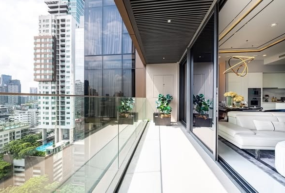 living room and room interior of VITTORIO Sukhumvit 39 วิตโตริโอ สุขุมวิท 39
